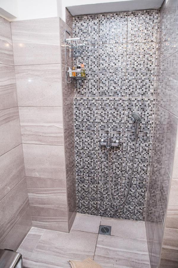 Stylish, Comfortable, Basement Loft-Like Apartment With Amenities Афины Экстерьер фото